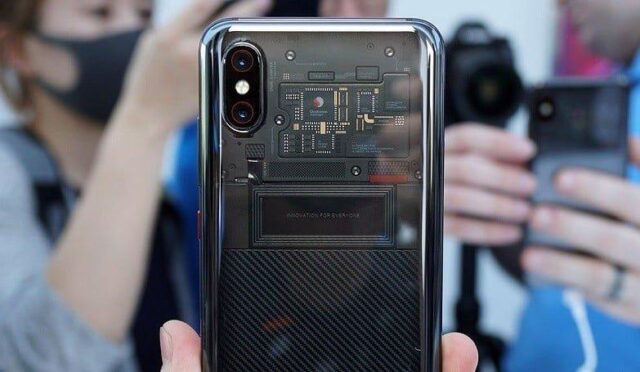 Xiaomi Mi 8 Explorer aslında şeffaf değilmiş!