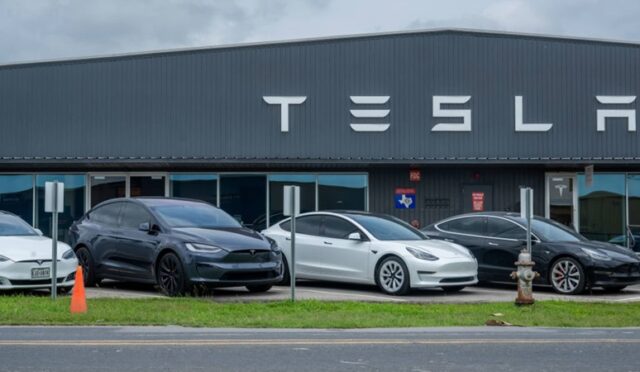 Tesla’da Yazılım Sorunu: 1,8 Milyon Araç Geri Çağrılıyor