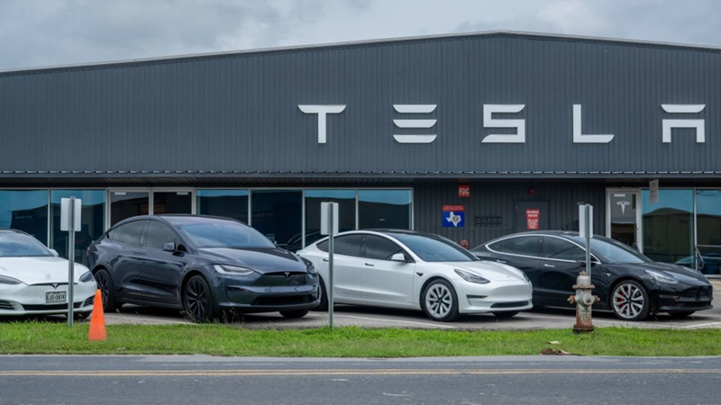 Tesla’da Yazılım Sorunu: 1,8 Milyon Araç Geri Çağrılıyor