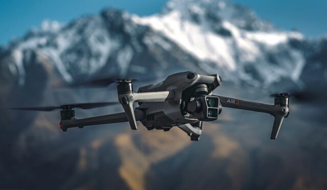 DJI AIR 3S Ortaya Çıktı: Yeni Sensörlü, Çift Kameralı Yenilikçi Drone!