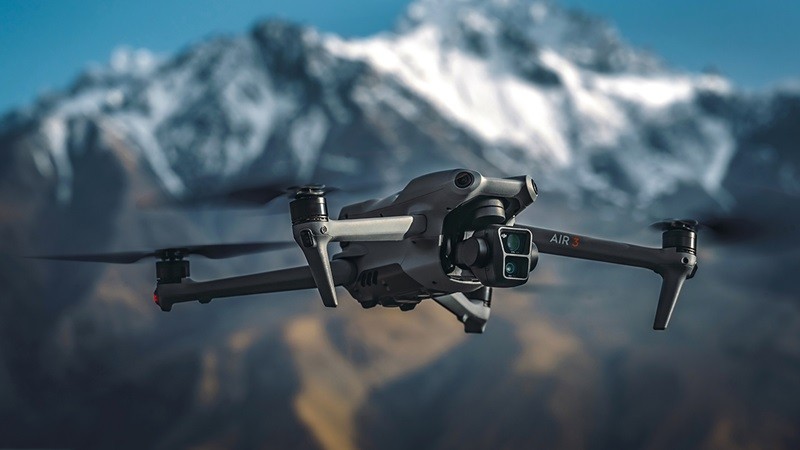 DJI AIR 3S Ortaya Çıktı: Yeni Sensörlü, Çift Kameralı Yenilikçi Drone!